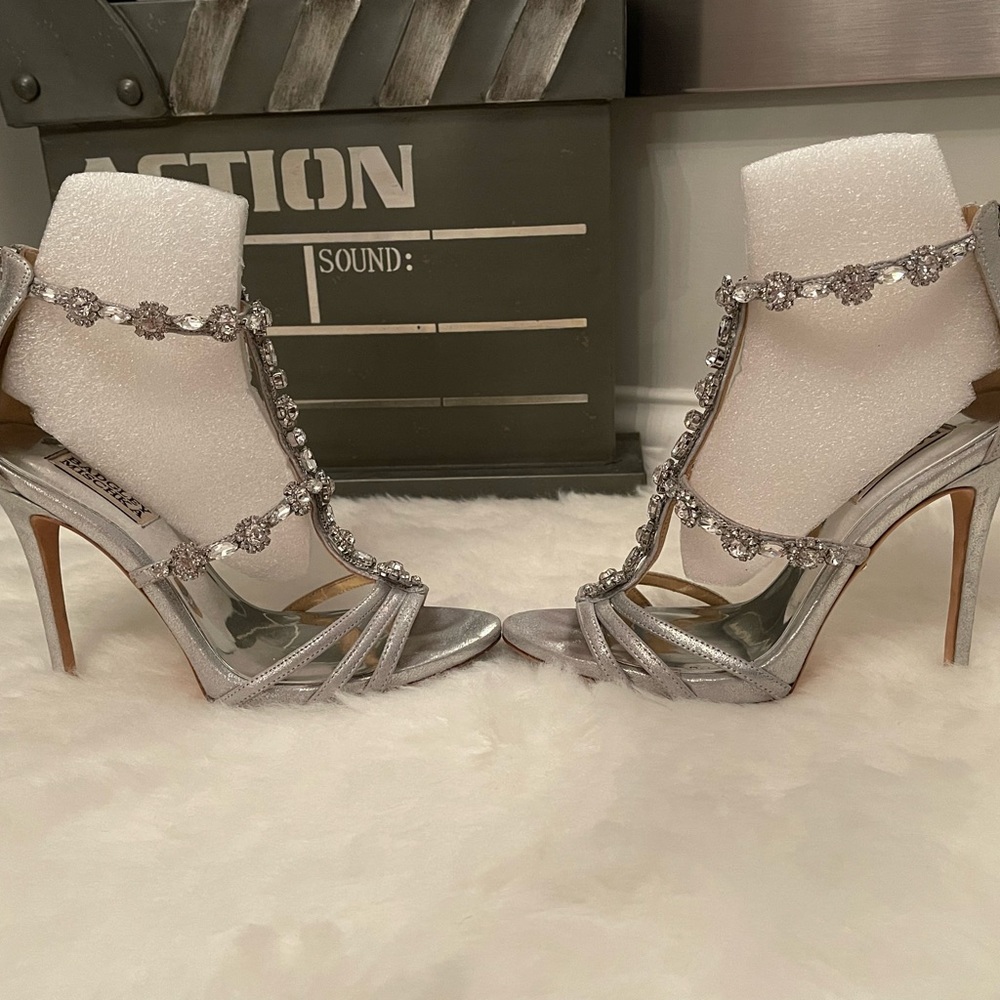 EUC ‘Thelma’ Pump by Badgley Mischka - Picture 5 of 14